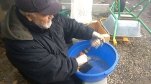 Лущение кукурузных початков шуруповертом.