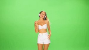 Хромакей?Девушка танцует на зеленом фоне?Крутая музыка.Girl dancing on a green background.
