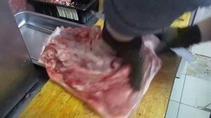 Карбонад на кости и кострец. Красивые куски мяса.