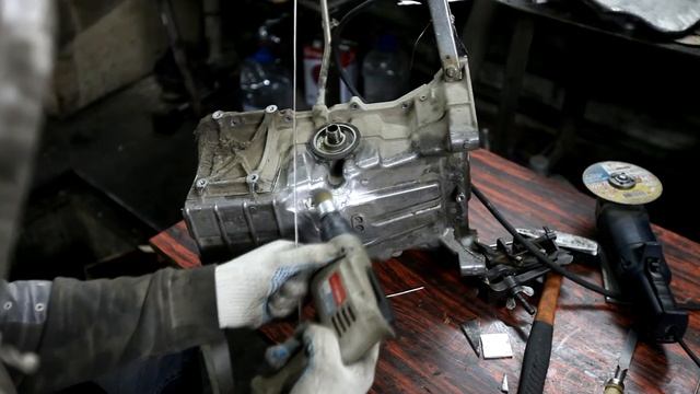 Honda Fit, ремонт поддона. Аргонно-дуговая сварка. смотреть онлайн