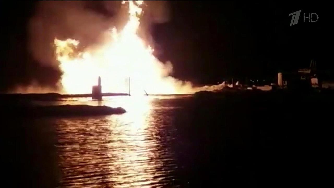 В Казахстане уже больше суток не могут потушить пожар на скважине нефтяного месторождения