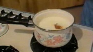 Молоко с шафраном и фисташками