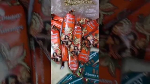 купили много #конфеты #птицасчастья #линдт #ренклод смотреть онлайн