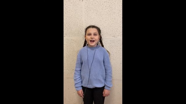 "Я живу в России, где дубы и клёны" в исполнении вокальной студии HappyKids. смотреть онлайн