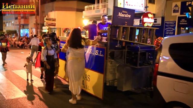 Костюмированный карнавал в Испании, праздник в Сан Мигель де Салинас 2017 смотреть онлайн