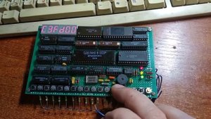 Ну вот и собрал компьютер ЮТ88, UT88 homebuilt comp from USSR, i8080 processor, my childhood dream