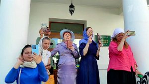 В Киево-Печерской лавре верующие не позволили комиссии украинского Минкульта опечатать корпуса