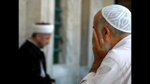 Почему мусульмане после молитвы потирают лицо руками
