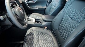 Перетяжка салона нового Toyota RAV4, экокожа с отстрочкой в цвет кузова [НОВЫЙ ДИЗАЙН 2022]
