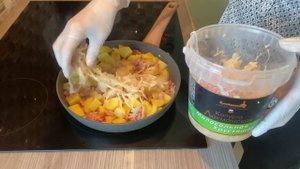 Тушеная картошка с беконом и квашеной капустой! Очень вкусно и просто!