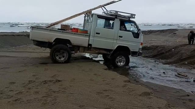 Полуостров Терпения /2 часть/ Тяжёлый песок, море во льдах и на одну собаку стало больше. смотреть онлайн