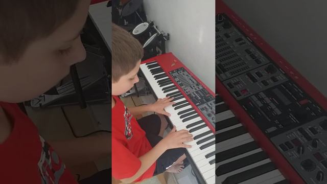 Summertime on Nord Stage piano with crazy chords by 10 years old pianist.