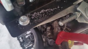 Неправильная работа двигателя снегоуборщика.