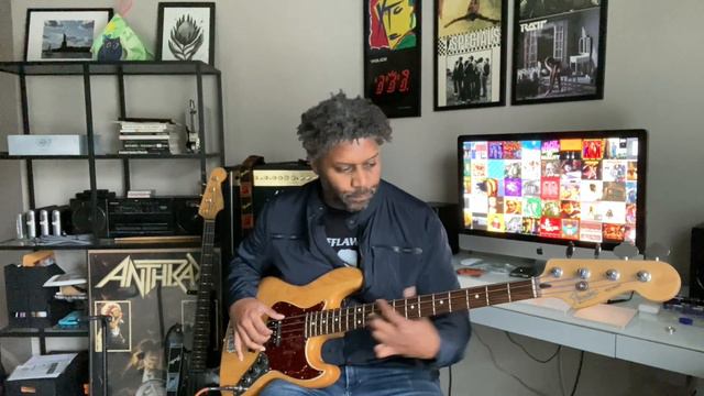 Fender Made In Mexico Jazz Bass vs USA Precision and More Talk About The Most Versatile Bass смотреть онлайн