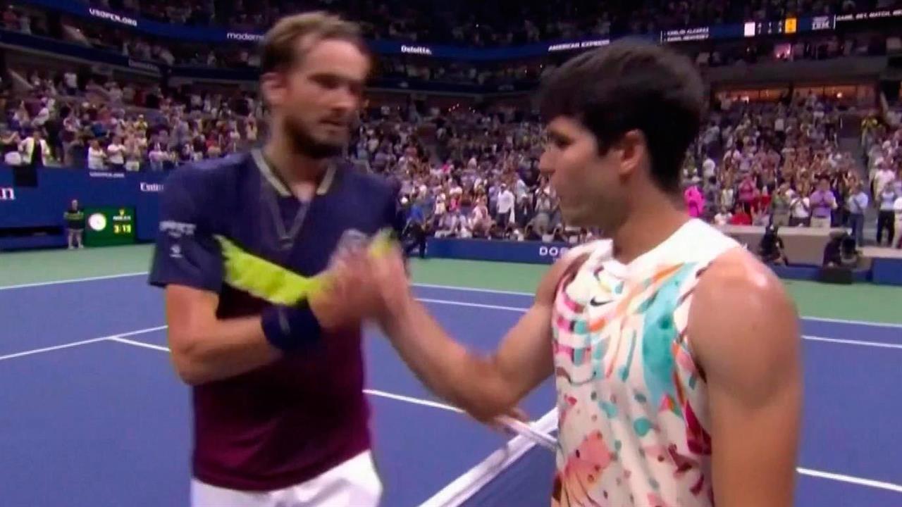 Даниил Медведев обыграл первую ракетку мира Карлоса Алькараса и вышел в финал US Open