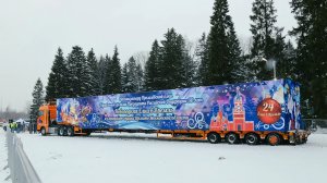 Негабаритная ель в Московский Кремль.