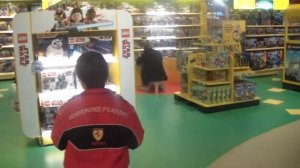 В магазине игрушек Hamleys 8