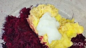 Красные драники из свеклы и картофеля.Выглядят очень необычно.Готовятся легко и быстро.
