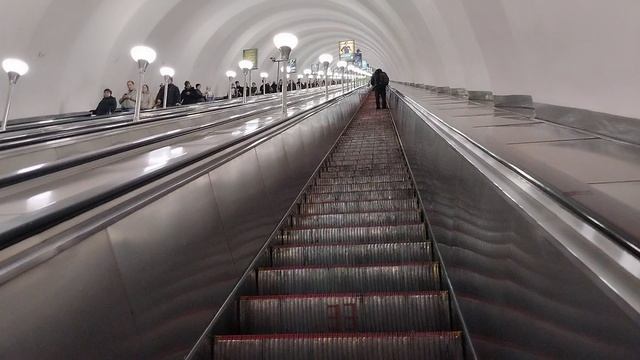 Санкт-Петербургское метро: обзор станции Старая Деревня.