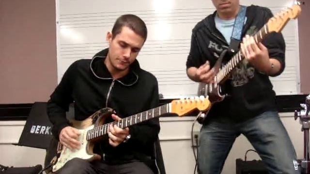John Mayer & Tomo Fujita at Berklee (blues jam) смотреть онлайн