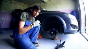 Как поменять стойки стабилизатора самому на Opel Astra H 2007 года  Сложная замена Ремонт подвески