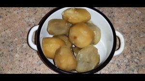 Почему почернела картошка? Подскажите.