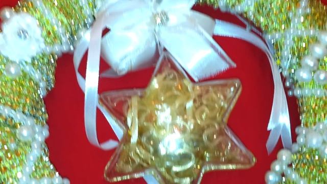 С днём вышивальщиц! Новогодний веночек. смотреть онлайн