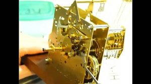 Franz Hermle 451 053 H Напольные часы с боем четвертей и фазами луны.