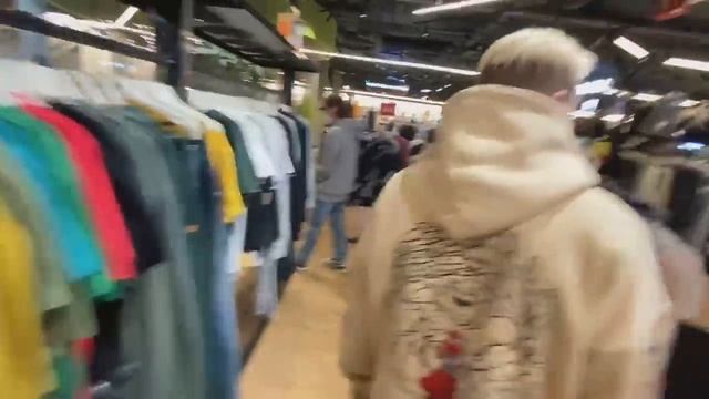 ШОППИНГ С АНДРЕЕМ ФОЛЕНТАС И ВАТАРЛС - ИРЛ СТРИМ - Follentass, Vatarls смотреть онлайн