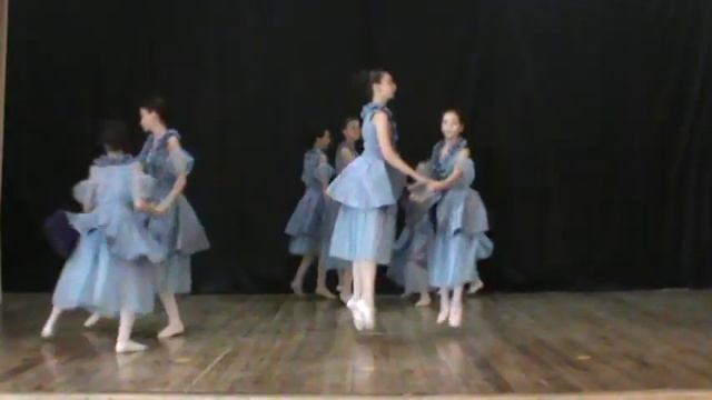 Ученицы танцуют смотреть онлайн