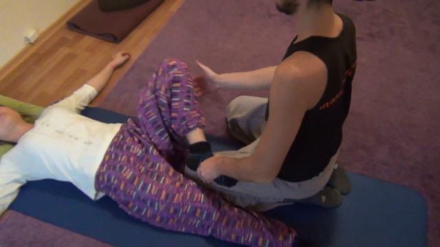 Урок 1. Тайский массаж в положении лежа на спине смотреть онлайн