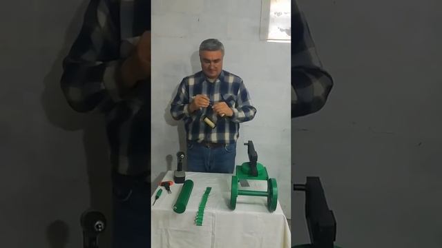 Видеоинструкция по сборке детской деревянной игрушки-конструктора модели оружия пулемет Максим