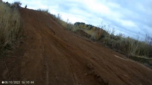 Мотокросс, г. Чайковский. Песок, грязь! Всё, как я люблю!!! Как красиво их объехал!) смотреть онлайн