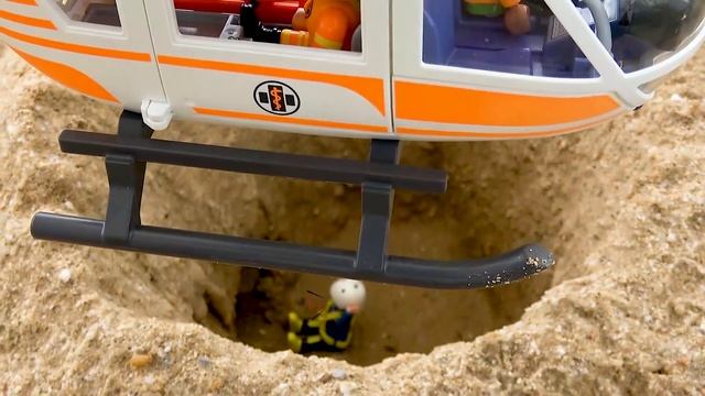 Пожарная машина Экскаватор Вертолет Полицейские машинки - видео распаковка смотреть онлайн