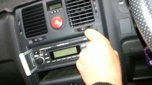 How to remove the radio  from a Hyundai Getz