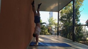 Как научиться стоять на руках? Стойка на руках с ноля.