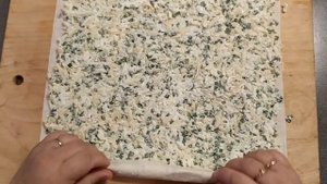 Ну очень ленивые пирожки с яйцом и зелёным луком из лаваша