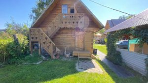 "Бутылочные домики у огонька", база отдыха на озере Ая в Горном Алтае