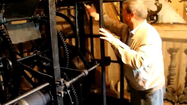 Заводка самых старинных башенных часов в Европе