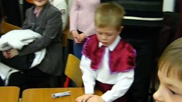 Новогодний утренник 1 гимназия, 2006г..mp4 смотреть онлайн