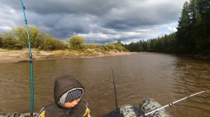 сплав по реке Талой лодочка тенет большую лодку.