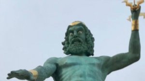 Звуки людей стоящих в очереди на аттракционы, шум толпы