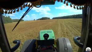 Из-за дождя "рвём когти" на дальнее поле. Инженер на John Deere S660 задает темп уборке.