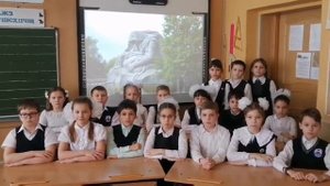 4а класс 2 группа читает стихотворение В Бокова «На Мамаевом Кургане тишина»