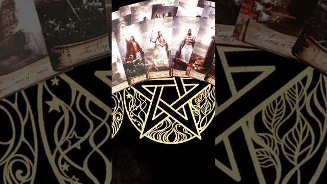 Мужчина не может Вас разгадать 🎁 #таро #мужчина #гадание #тароонлайн #любовь #отношения #таро смотреть онлайн