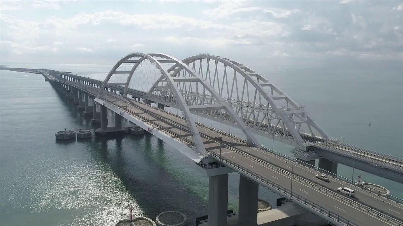 Запускается движение по железнодорожной части Крымского моста