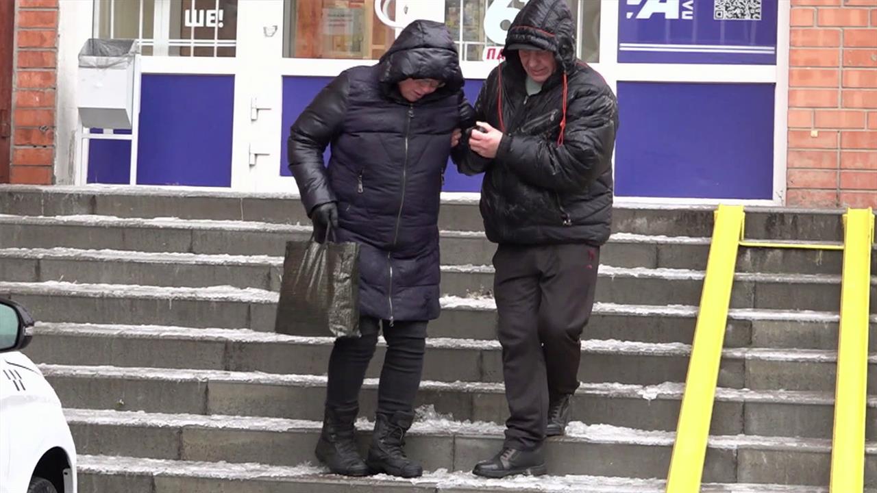 Десятки жителей Ростова-на-Дону получили травмы на улицах, которые превратились в сплошной каток.