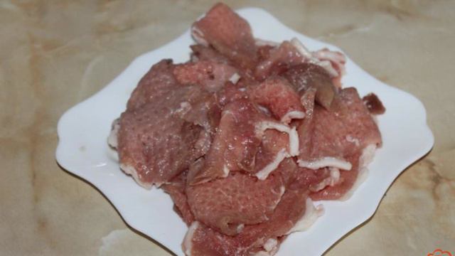 Отбивные из свиного балыка с зеленью