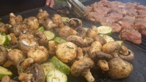 Приготовление  шампиньонов и овощей на гриле