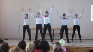 Девчонки :) Танец на День Учителя !